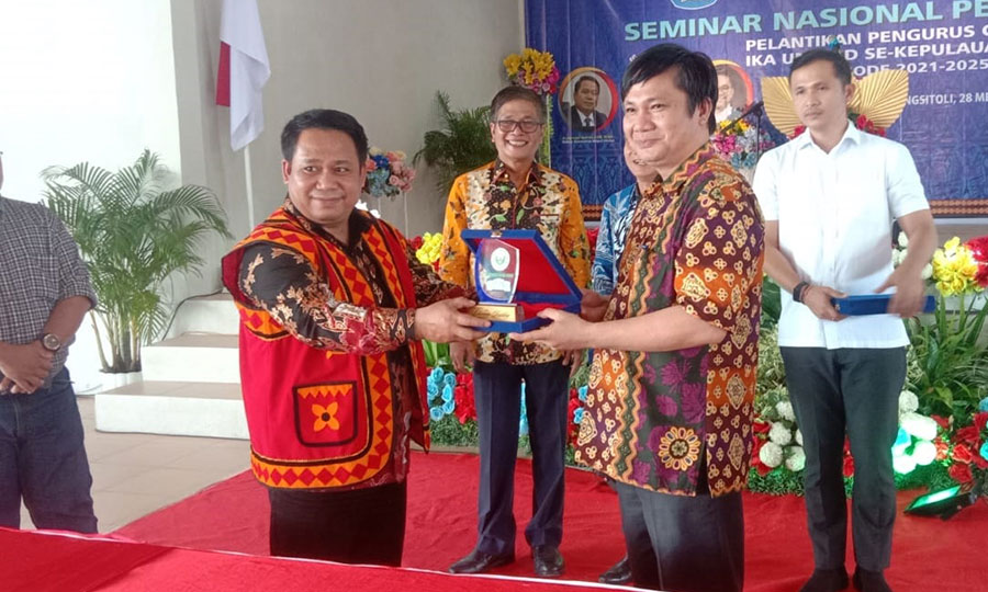 Penandatangan MoU antara Universitas Nias dengan Universitas Negeri Medan